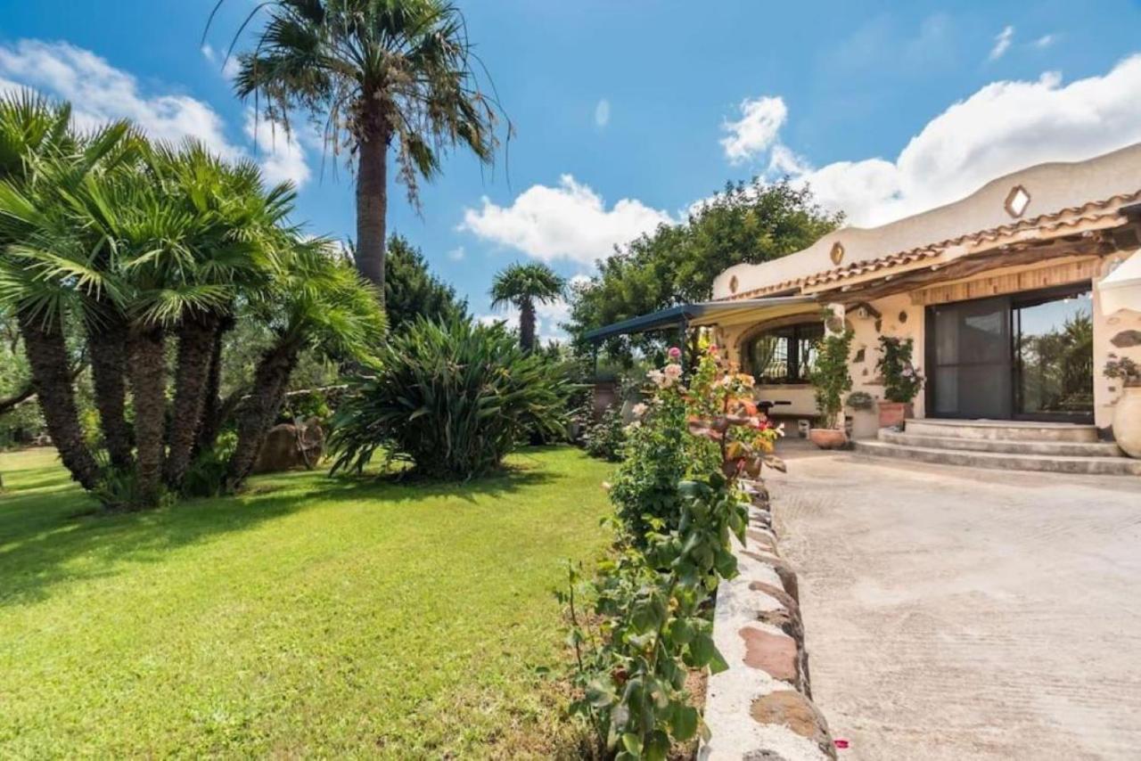 Villa Con Immenso Giardino โอโรเซย ภายนอก รูปภาพ