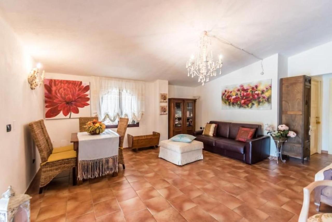 Villa Con Immenso Giardino โอโรเซย ภายนอก รูปภาพ